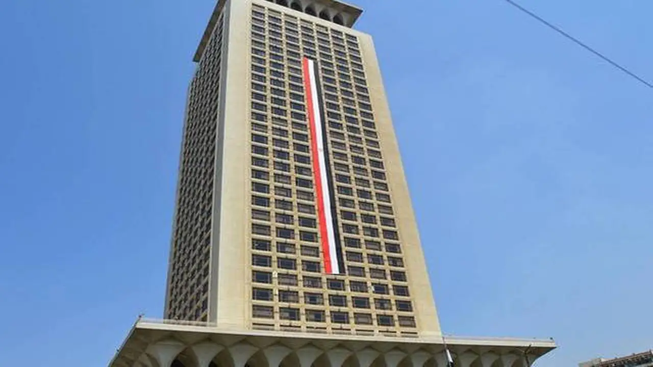 مصر تعبر عن تضامنها الكامل مع الكويت إثر الهجمات الأخيرة